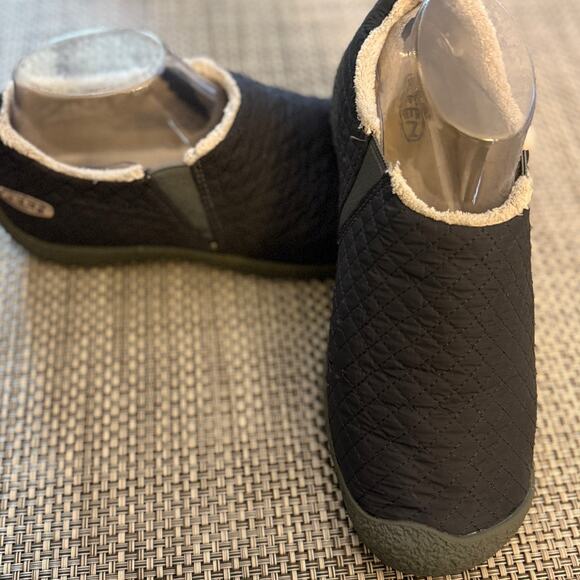 KEEN Howser II women’s Slip-On Shoes Slippers Quilted Nylon Faux Fur Gray 9 - Picture 1 of 6